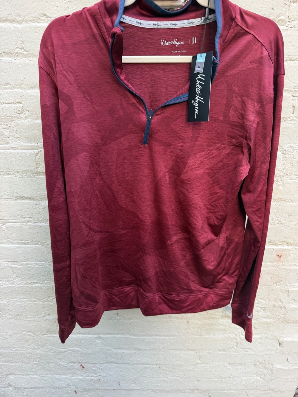 NWT men Walter Hagen Men's Quarter-Zip Pullover in Burgundy Red pattern